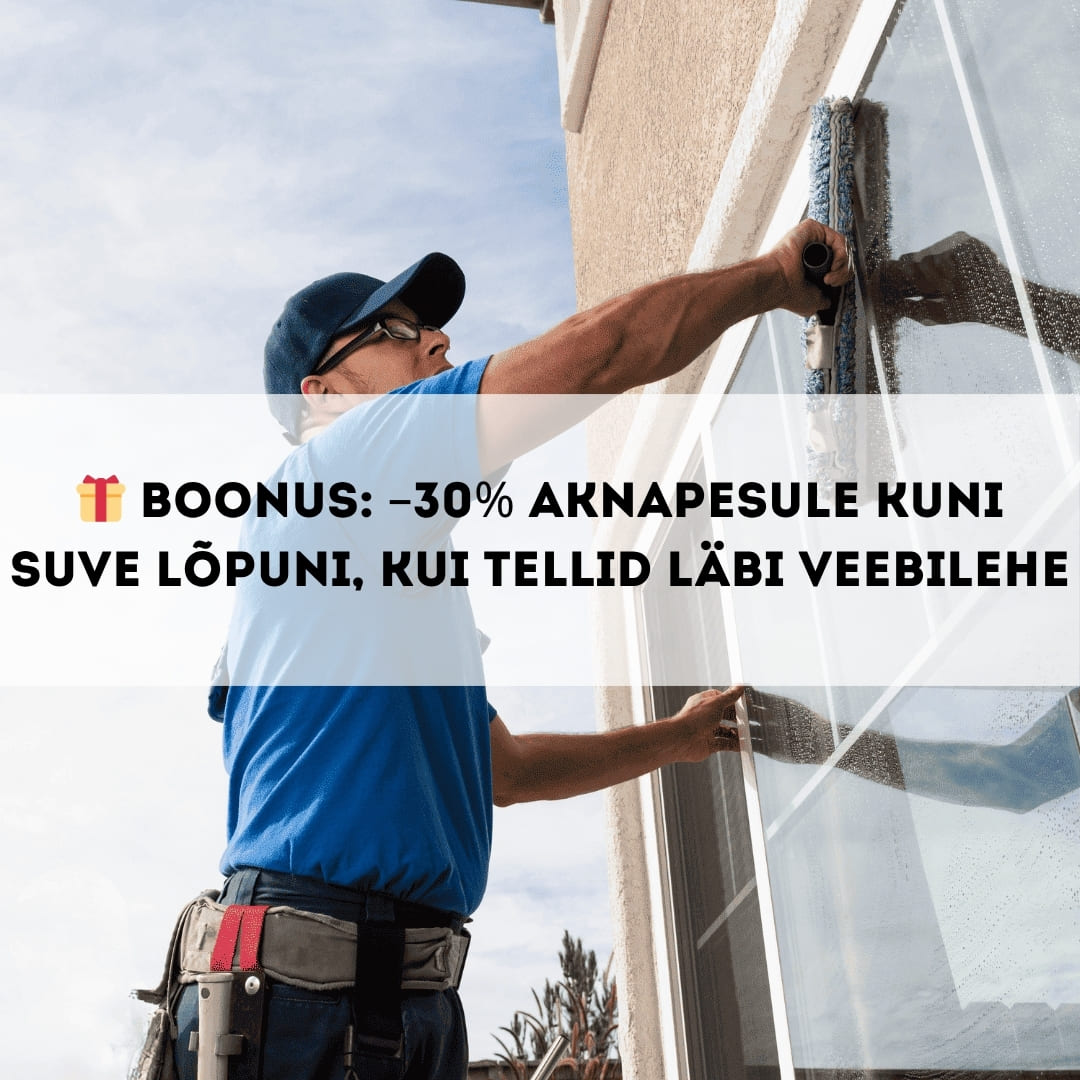 Professionaalne aknapesu spetsialist puhastab välisakent Tallinnas